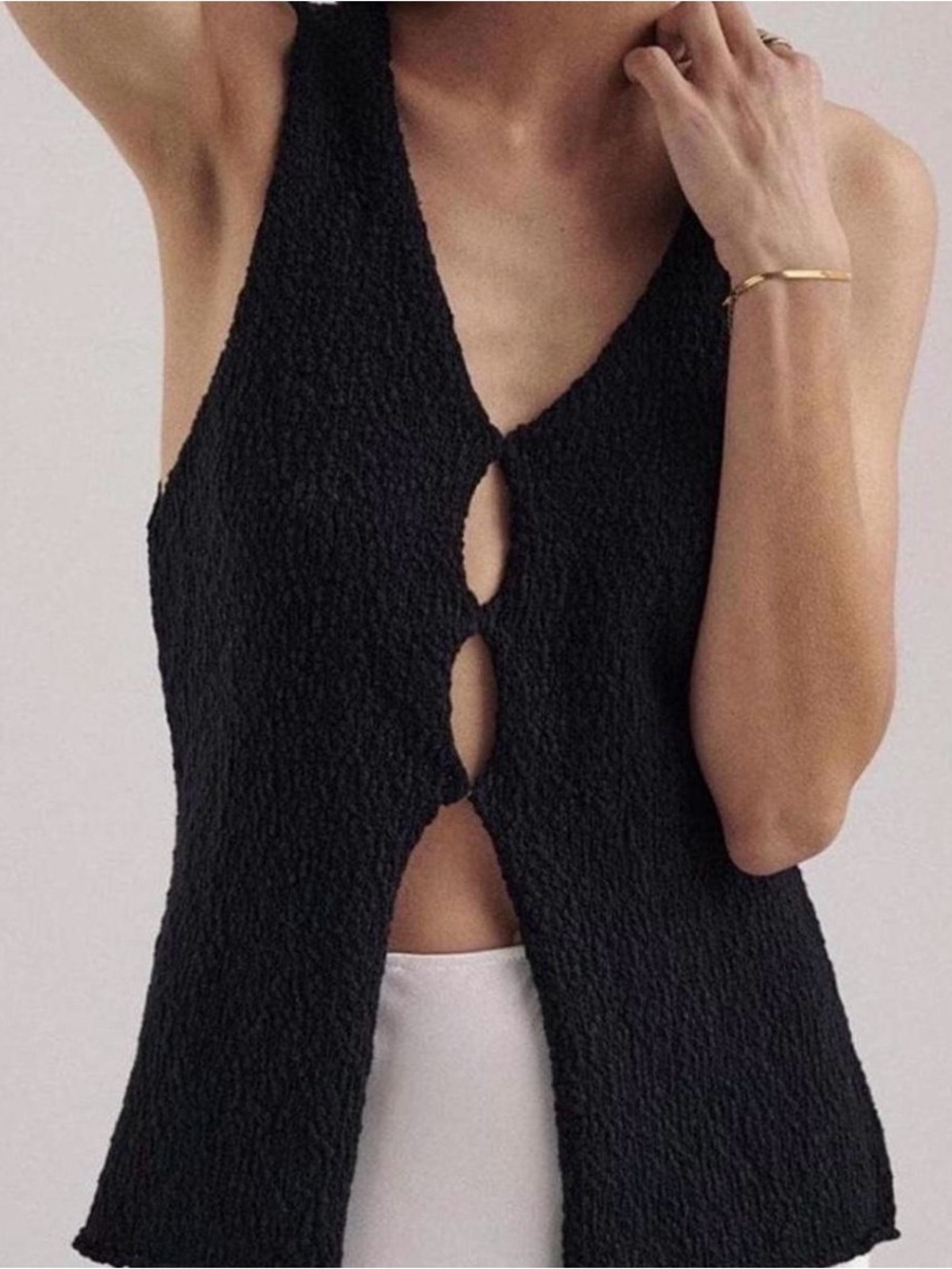 DISSH Black Textured Keyhole Halter Top